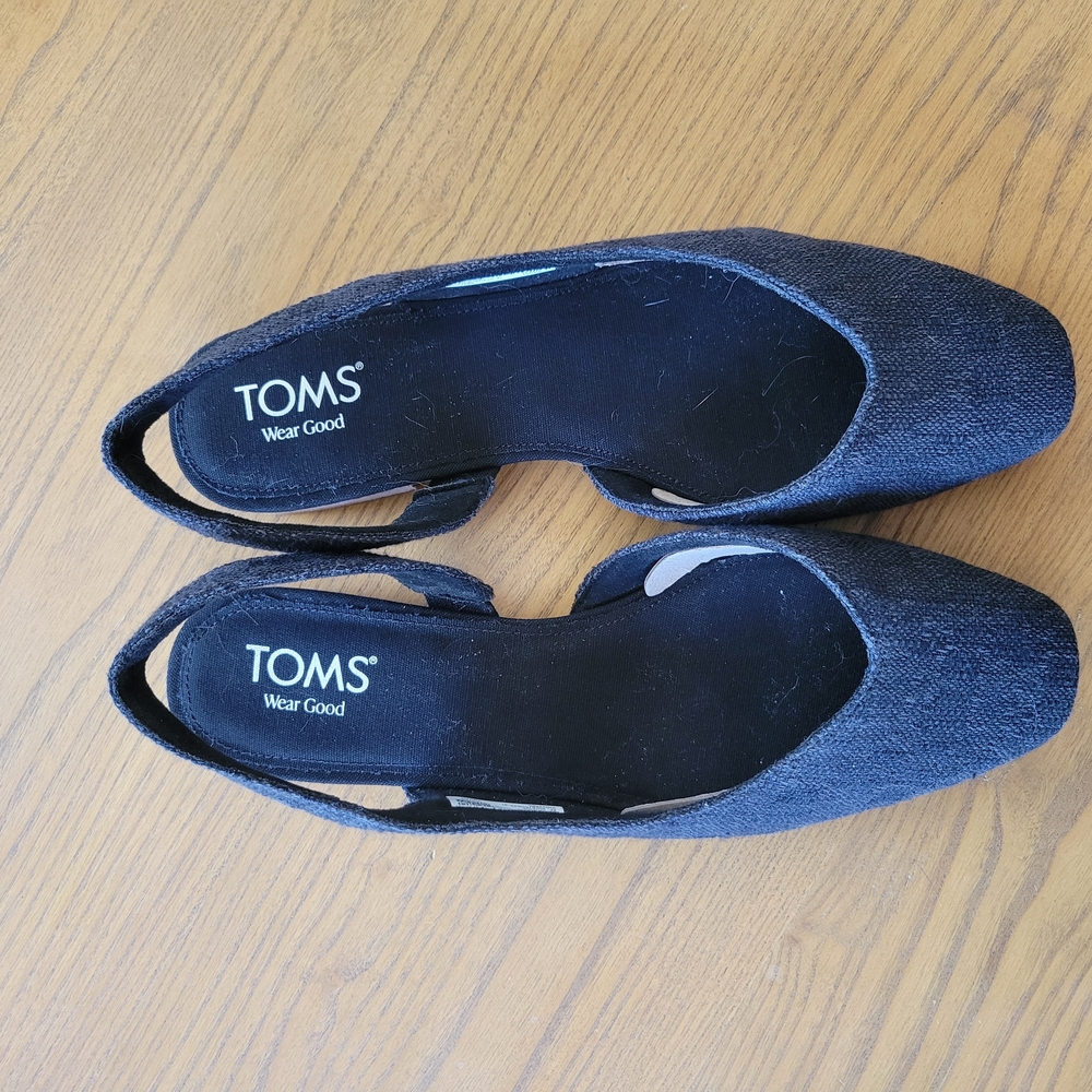 TOMS Black Slingback Pointed-Toe Flats - Picture 2 of 6